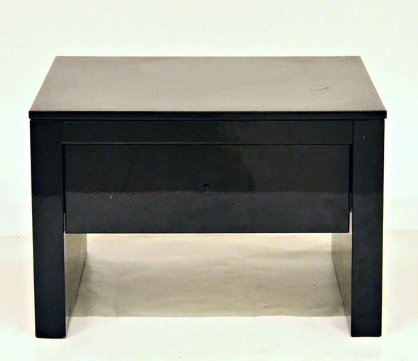 Tavolino, anni '90, in legno laccato nero,