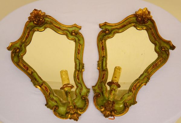 Coppia di specchierine, in stile veneto del 700,