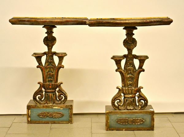 Coppia di consolle, sec. XIX, in legno
