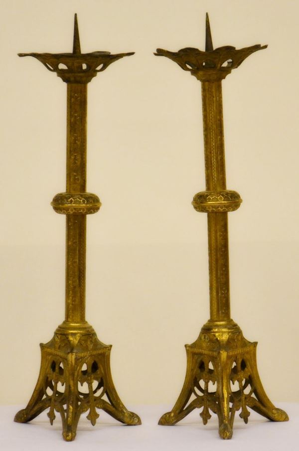 Coppia di candelieri, sec. XIX, in bronzo