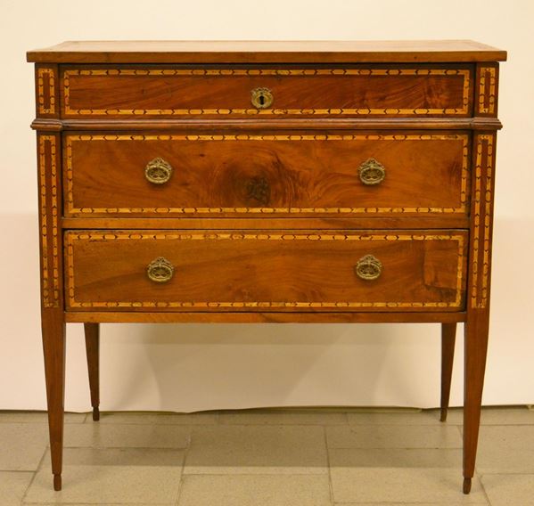 Piccolo cassettone, in stile '700, in noce