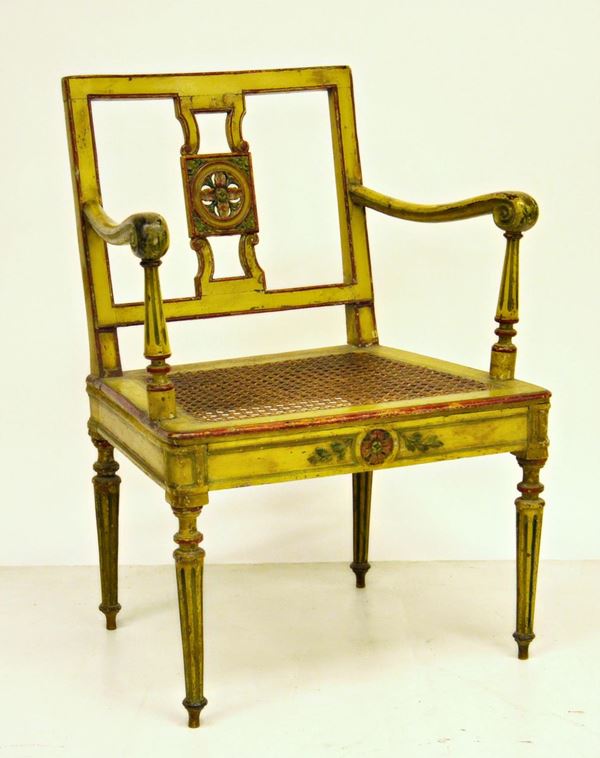 Poltroncina, sec. XVIII, in legno laccato,
