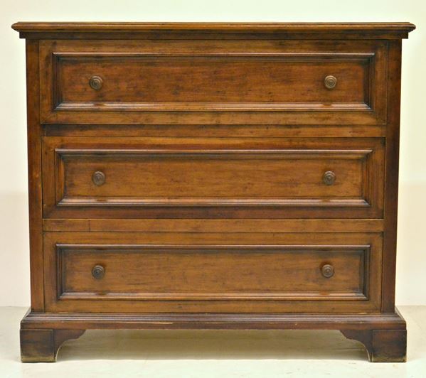 Cassettone, in stile '600, in noce,