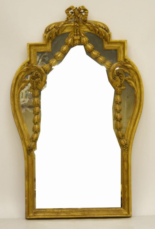 Specchiera, sec. XX, entro cornice  - Asta GIOIELLI, ARGENTI, ARREDI E DIPINTI DAL XVII AL XX SECOLO - Poggio Bracciolini Casa d'Aste