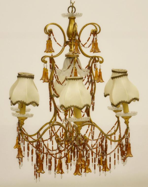 Lampadario, sec. XX, in metallo dorato con fiori