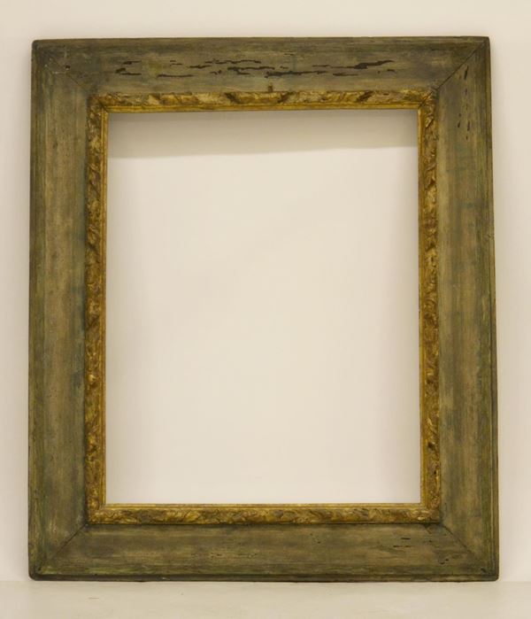 Cornice, sec. XVIII, in legno intagliato e laccato,