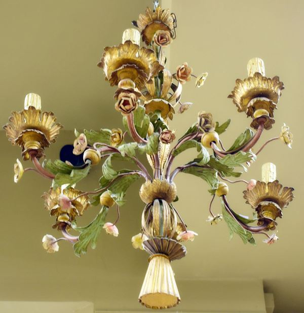 Lampadario, sec. XX, in metallo e legno,