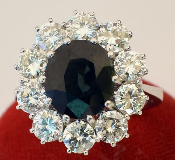 ANELLO IN ORO BIANCO, DIAMANTI E ZAFFIRO