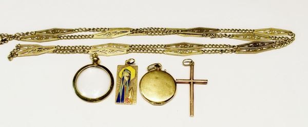 COLLANA,&nbsp; E QUATTRO PENDENTI IN ORO GIALLO
