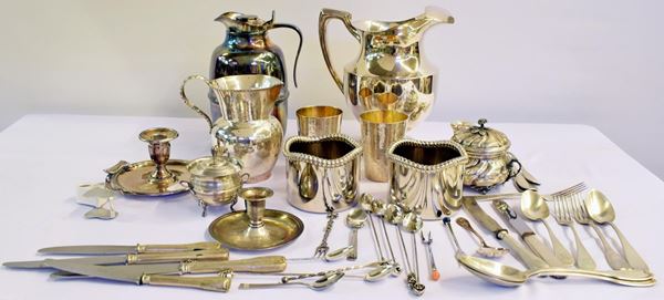 LOTTO DI DODICI OGGETTI , SEC. XX , E VENTICINQUE                           - Asta GIOIELLI, DIPINTI, ARREDI E OGGETTI D'ARTE - Poggio Bracciolini Casa d'Aste