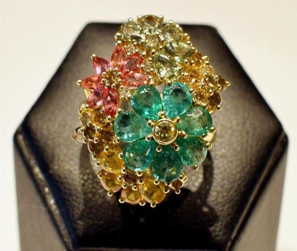 ANELLO IN ORO GIALLO, DIAMANTE , SMERALDI                                 