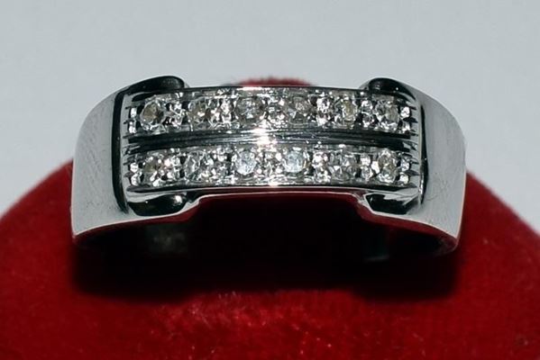 ANELLO IN ORO BIANCO E DIAMANTI&nbsp;  - Asta GIOIELLI, DIPINTI, ARREDI E OGGETTI D'ARTE - Poggio Bracciolini Casa d'Aste