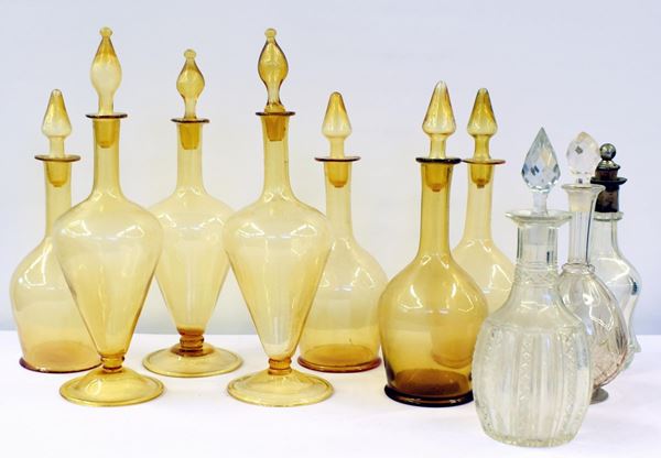 Dieci bottiglie, sec. XIX e XX, in cristallo  - Asta GIOIELLI, DIPINTI, ARREDI E OGGETTI D'ARTE - Poggio Bracciolini Casa d'Aste