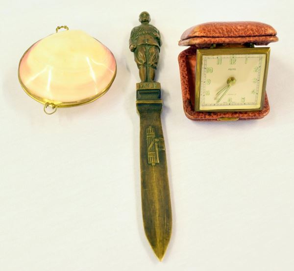 Lotto composto da scatolina in conchiglia,                                  - Asta GIOIELLI, DIPINTI, ARREDI E OGGETTI D'ARTE - Poggio Bracciolini Casa d'Aste