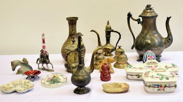 Ventidue soprammobili e oggetti vari, sec. XX,  - Asta GIOIELLI, DIPINTI, ARREDI E OGGETTI D'ARTE - Poggio Bracciolini Casa d'Aste