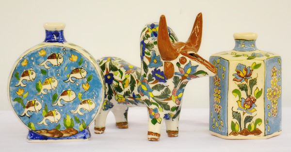Tre portafiori, sec. XX, in maiolica