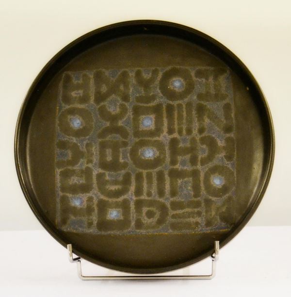 Piatto, sec. XX, manifattura Gambone, in maiolica