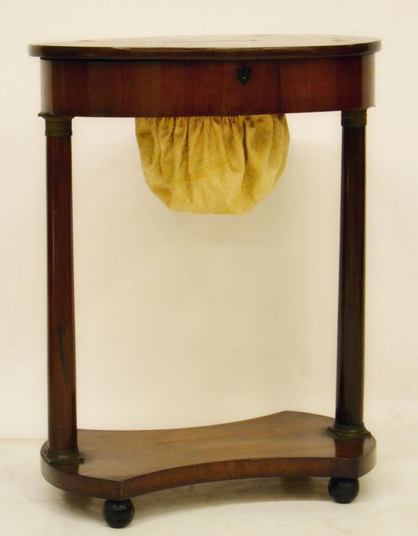 Tavolino da lavoro, Impero, in noce, piano ovale  - Asta GIOIELLI, DIPINTI, ARREDI E OGGETTI D'ARTE - Poggio Bracciolini Casa d'Aste