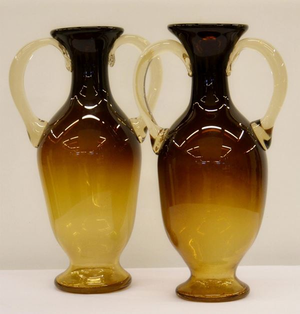 Coppia di anfore, sec. XX, in vetro di Murano