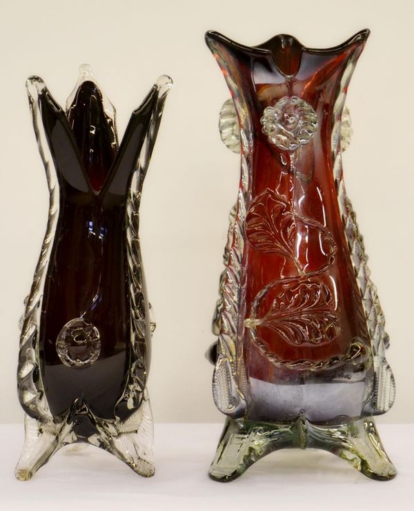 Due vasi portafiori, sec. XX, in vetro decorato