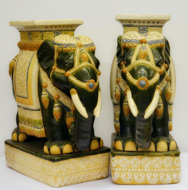 Coppia di sculture, sec. XX, in ceramica smaltata,