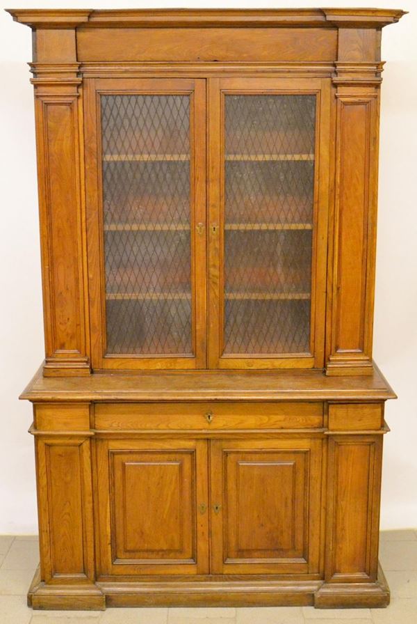 Credenza, sec. XIX, in castagno, un cassetto e quattro