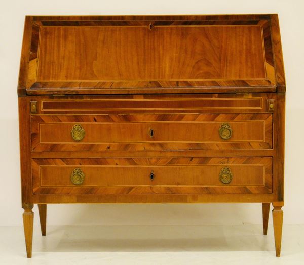 Cassettone a ribalta, in stile '700,
