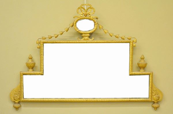 Caminiera, sec. XVIII, in legno dorato e
