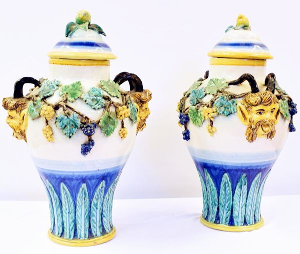 Coppia di vasi, sec. XIX, in maiolica&nbsp;&nbsp;&nbsp;&nbsp;&nbsp;&nbsp;&nbsp;&nbsp;&nbsp;&nbsp;&nbsp;&nbsp;&nbsp;&nbsp;&nbsp;&nbsp;&nbsp;&nbsp;&nbsp;&nbsp;&nbsp;&nbsp;&nbsp;&nbsp;&nbsp;&nbsp;&nbsp;&nbsp;&nbsp;&nbsp;&nbsp;&nbsp;&nbsp;&nbsp;&nbsp;&nbsp;&nbsp;