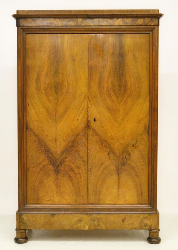 Armadio, inizi sec. XX, lastronato in radica,  - Asta GIOIELLI, DIPINTI, ARREDI E OGGETTI D'ARTE - Poggio Bracciolini Casa d'Aste