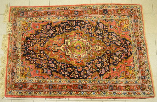 Tappeto Sarough, met&agrave; sec. XX, fondo multicolore  - Asta GIOIELLI, DIPINTI, ARREDI E OGGETTI D'ARTE - Poggio Bracciolini Casa d'Aste