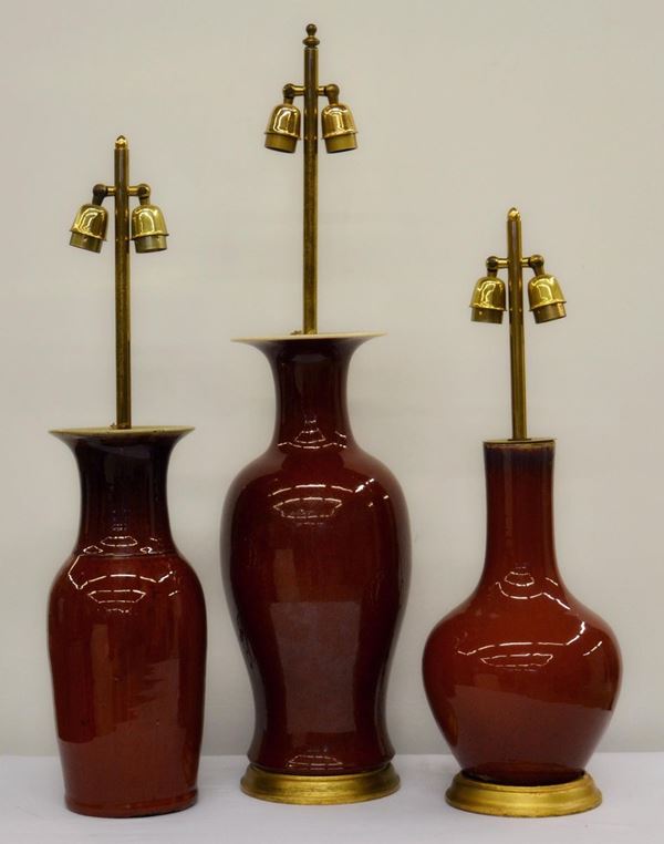 Tre vasi, sec. XX, in ceramica nei toni