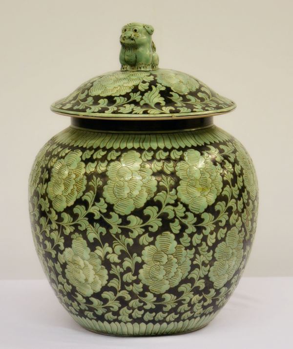 Vaso, Cina, inizi sec. XX, in ceramica  - Asta GIOIELLI, DIPINTI, ARREDI E OGGETTI D'ARTE - Poggio Bracciolini Casa d'Aste