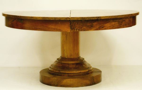 Tavolo, sec. XIX, in noce, piano circolare