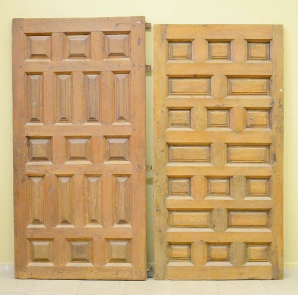 Coppia di portoni, Spagna, sec. XVIII, in legno