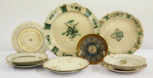 Dieci piatti, secc. XVIII, XIX e XX, in maiolica