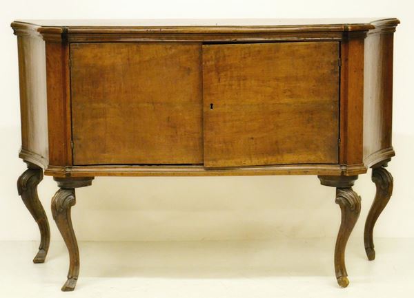 Credenza, in stile '700, in noce, due sportelli,