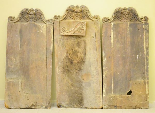 Tre pannelli, sec. XVIII, in legno intagliato