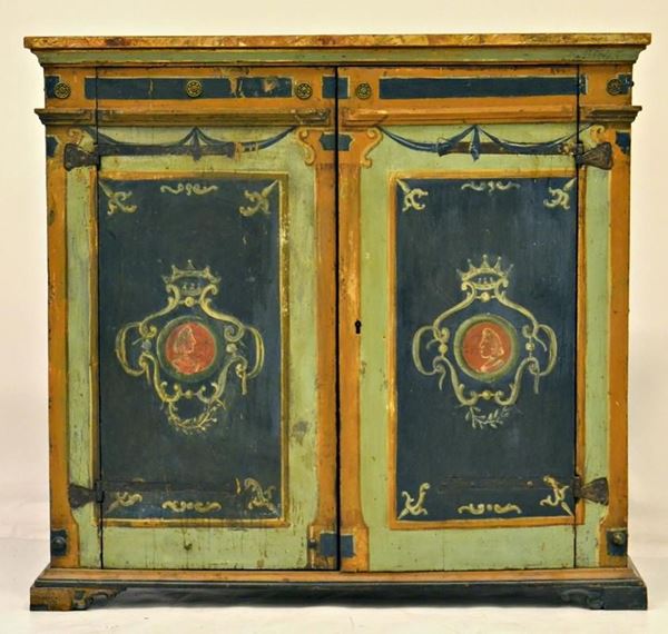 Credenza, in stile veneto del 700, in legno