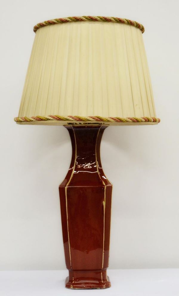 Lume da tavolo, sec. XX, in terracotta  - Asta GIOIELLI, DIPINTI, ARREDI E OGGETTI D'ARTE - Poggio Bracciolini Casa d'Aste