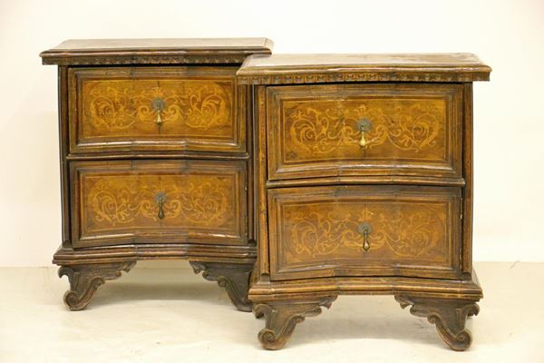 Coppia di comodini, in stile '600,