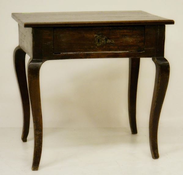 Tavolino, in stile '600, in cipresso,  - Asta GIOIELLI, DIPINTI, ARREDI E OGGETTI D'ARTE - Poggio Bracciolini Casa d'Aste