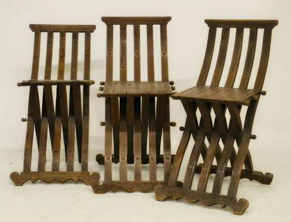 Tre sedie, in stile '500, in noce intagliato,  - Asta GIOIELLI, DIPINTI, ARREDI E OGGETTI D'ARTE - Poggio Bracciolini Casa d'Aste