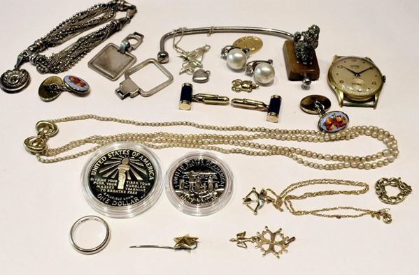 LOTTO COMPOSTO DA DUE MONETE USA IN ARGENTO, COLLANA&nbsp;&nbsp;&nbsp;&nbsp;&nbsp;&nbsp;&nbsp;&nbsp;&nbsp;&nbsp;&nbsp;&nbsp;&nbsp;&nbsp;&nbsp;&nbsp;&nbsp;&nbsp;&nbsp;&nbsp;&nbsp;&nbsp;