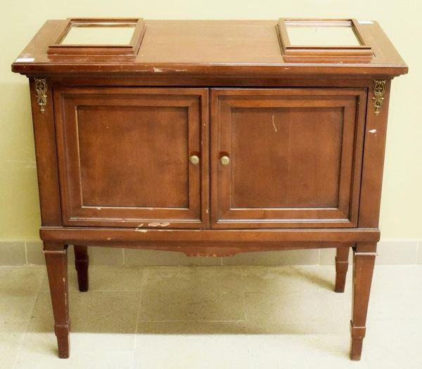 Mobile bar , in legno filettato , a due sportelli,&nbsp;&nbsp;&nbsp;&nbsp;&nbsp;&nbsp;&nbsp;&nbsp;&nbsp;&nbsp;&nbsp;&nbsp;&nbsp;&nbsp;&nbsp;&nbsp;&nbsp;&nbsp;&nbsp;&nbsp;&nbsp;&nbsp;&nbsp;&nbsp;