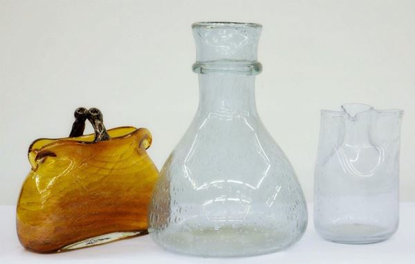 Tre vasi, sec. XX, in vetro soffiato nei toni&nbsp;&nbsp;&nbsp;&nbsp;&nbsp;&nbsp;&nbsp;&nbsp;&nbsp;&nbsp;&nbsp;&nbsp;&nbsp;&nbsp;&nbsp;&nbsp;&nbsp;&nbsp;&nbsp;&nbsp;&nbsp;&nbsp;&nbsp;&nbsp;&nbsp;&nbsp;&nbsp;&nbsp;&nbsp;  - Asta ASTA A TEMPO - ANTIQUARIATO E COLLEZIONISMO - Poggio Bracciolini Casa d'Aste