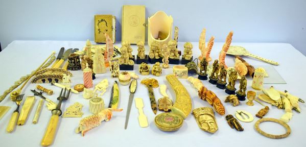 Lotto composto da novanta oggetti , sec. XX&nbsp;&nbsp;&nbsp;&nbsp;&nbsp;&nbsp;&nbsp;&nbsp;&nbsp;&nbsp;&nbsp;&nbsp;&nbsp;&nbsp;&nbsp;&nbsp;&nbsp;&nbsp;&nbsp;&nbsp;&nbsp;&nbsp;&nbsp;&nbsp;&nbsp;&nbsp;&nbsp;&nbsp;&nbsp;&nbsp;&nbsp;