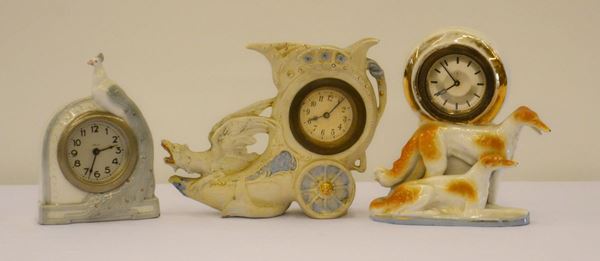Tre orologi da tavolo, sec. XX,&nbsp;&nbsp;&nbsp;&nbsp;&nbsp;&nbsp;&nbsp;&nbsp;&nbsp;&nbsp;&nbsp;&nbsp;&nbsp;&nbsp;&nbsp;&nbsp;&nbsp;&nbsp;&nbsp;&nbsp;&nbsp;&nbsp;&nbsp;&nbsp;&nbsp;&nbsp;&nbsp;&nbsp;&nbsp;&nbsp;&nbsp;&nbsp;&nbsp;&nbsp;&nbsp;&nbsp;&nbsp;&nbsp;&nbsp;&nbsp;&nbsp;&nbsp;&nbsp;