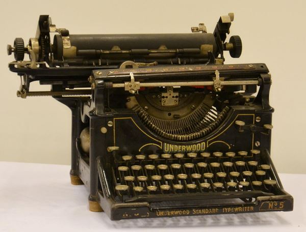 Macchina da scrivere, manifattura Underwood,&nbsp;&nbsp;&nbsp;&nbsp;&nbsp;&nbsp;&nbsp;&nbsp;&nbsp;&nbsp;&nbsp;&nbsp;&nbsp;&nbsp;&nbsp;&nbsp;&nbsp;&nbsp;&nbsp;&nbsp;&nbsp;&nbsp;&nbsp;&nbsp;&nbsp;&nbsp;&nbsp;&nbsp;&nbsp;&nbsp;