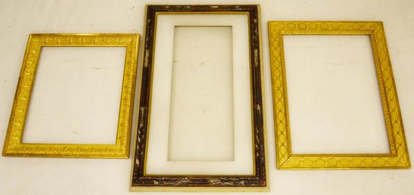 Tre cornici, sec. XX, in legno&nbsp;&nbsp;&nbsp;&nbsp;&nbsp;&nbsp;&nbsp;&nbsp;&nbsp;&nbsp;&nbsp;&nbsp;&nbsp;&nbsp;&nbsp;&nbsp;&nbsp;&nbsp;&nbsp;&nbsp;&nbsp;&nbsp;&nbsp;&nbsp;&nbsp;&nbsp;&nbsp;&nbsp;&nbsp;&nbsp;&nbsp;&nbsp;&nbsp;&nbsp;&nbsp;&nbsp;&nbsp;&nbsp;&nbsp;&nbsp;&nbsp;&nbsp;&nbsp;&nbsp;